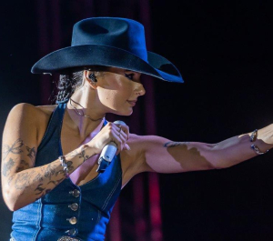 ANA CASTELA | Arena